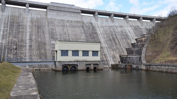 Pohled-na-hraz-vodniho-dila